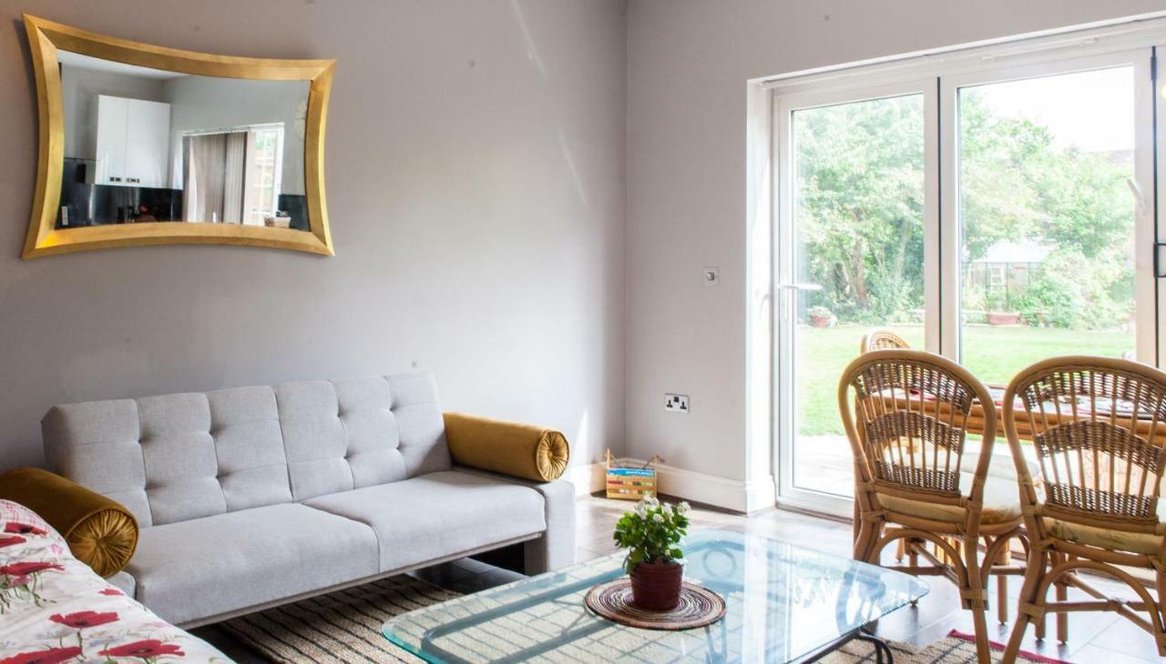 Cyrus House Apartment